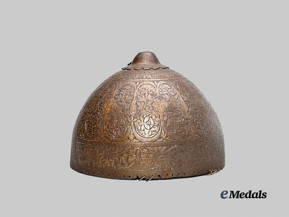 india,_persia._an18th_century_top(_kulah_khuds)_helmet_e_medals__w8481_5
