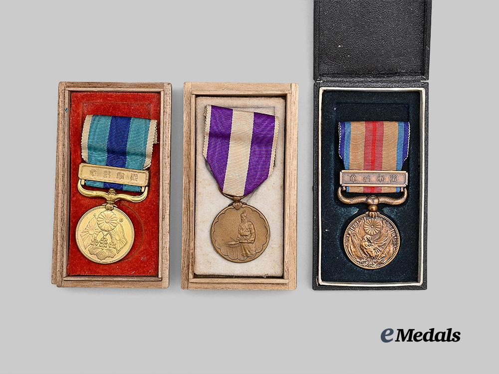 japan,_empire._a_lot_of_three_medals&_awards_e_medals__w8485_4