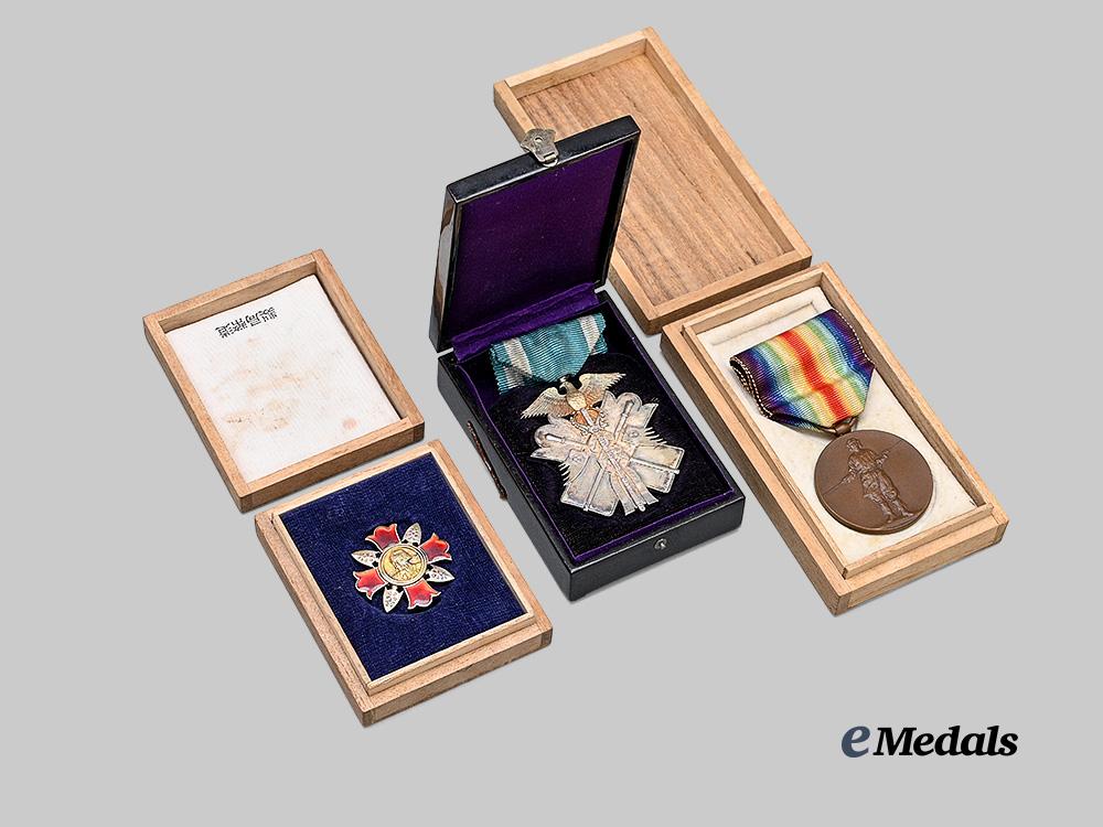 japan,_empire._a_lot_of_three_orders,_medals&_decorations_e_medals__w8486_3