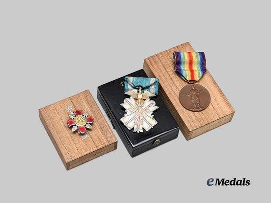 japan,_empire._a_lot_of_three_orders,_medals&_decorations_e_medals__w8486_4