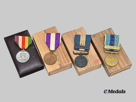japan,_empire._a_lot_of_four_cased_medals_e_medals__w8487_7