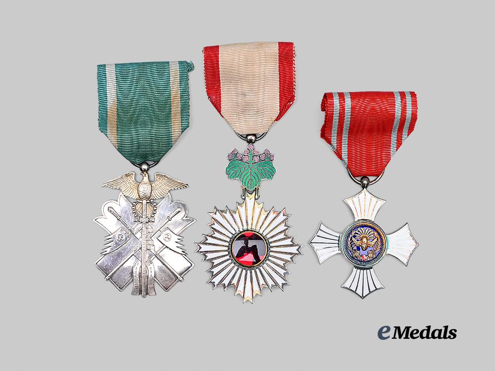 japan,_empire._a_lot_of_three_orders&_decorations_e_medals__w8490_5