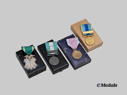 japan,_empire._a_lot_of_four_orders&_awards_e_medals__w8496_4