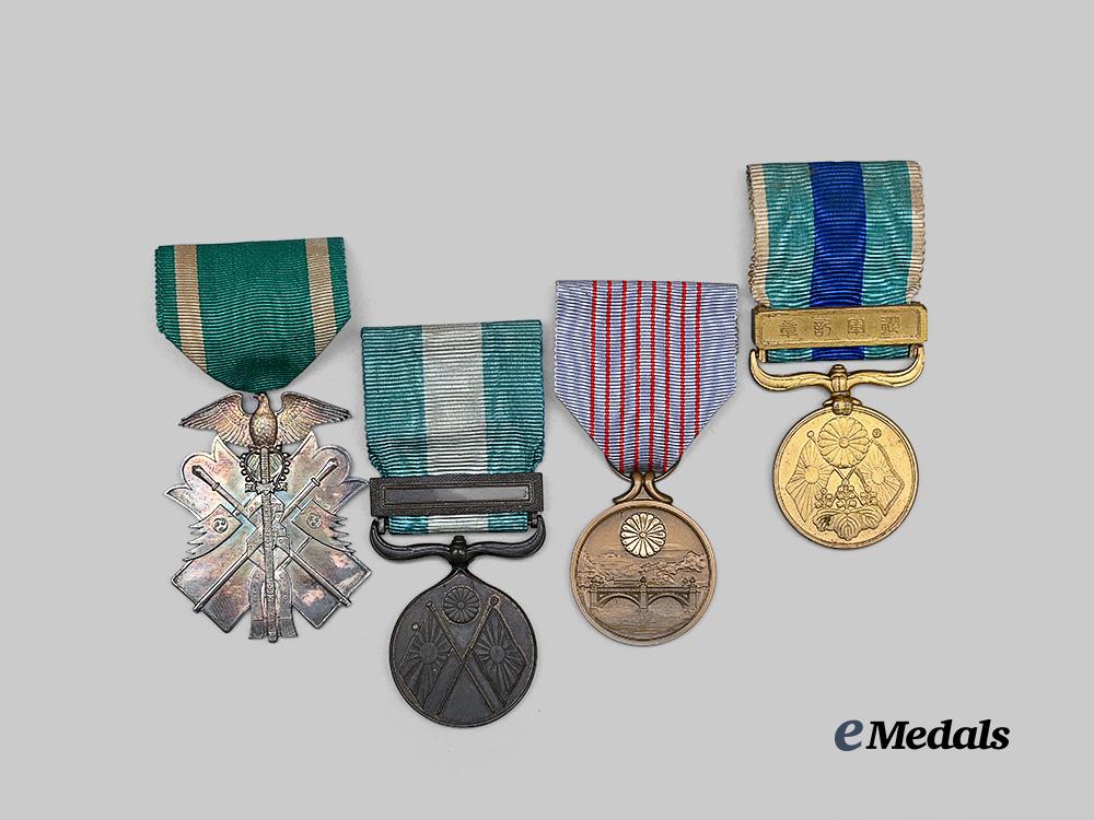 japan,_empire._a_lot_of_four_orders&_awards_e_medals__w8496_5