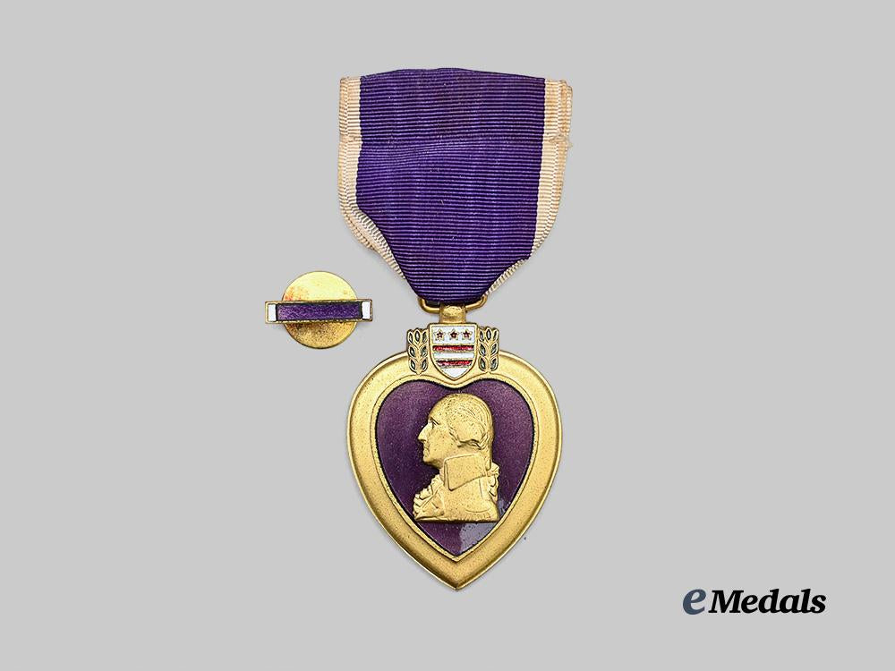 united_states._a_numbered_purple_heart_in_case_e_medals__w8517_5