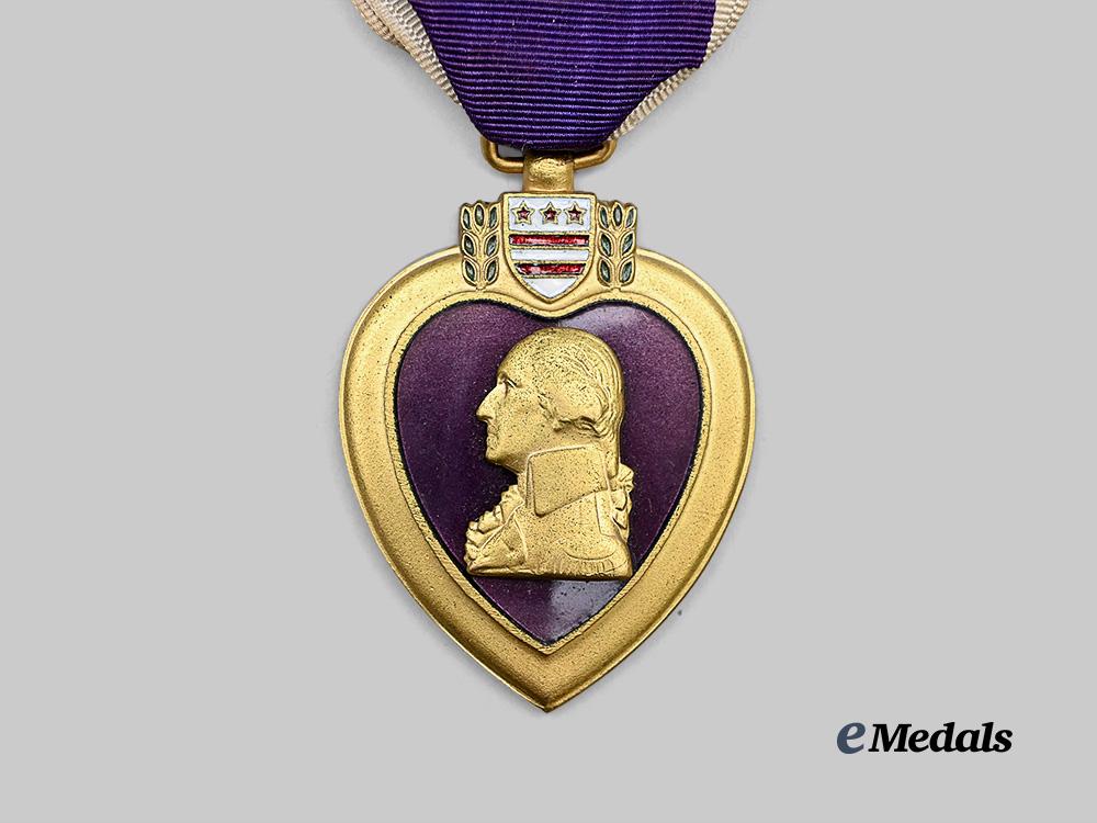 united_states._a_numbered_purple_heart_in_case_e_medals__w8517_7