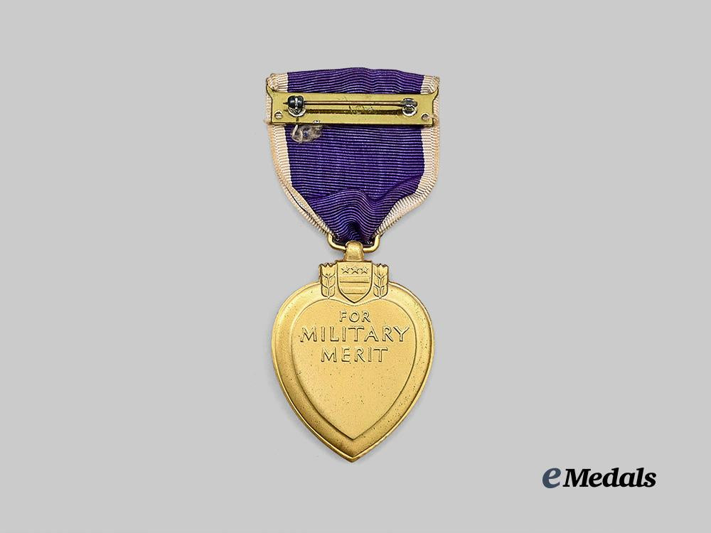united_states._a_numbered_purple_heart_in_case_e_medals__w8517_8