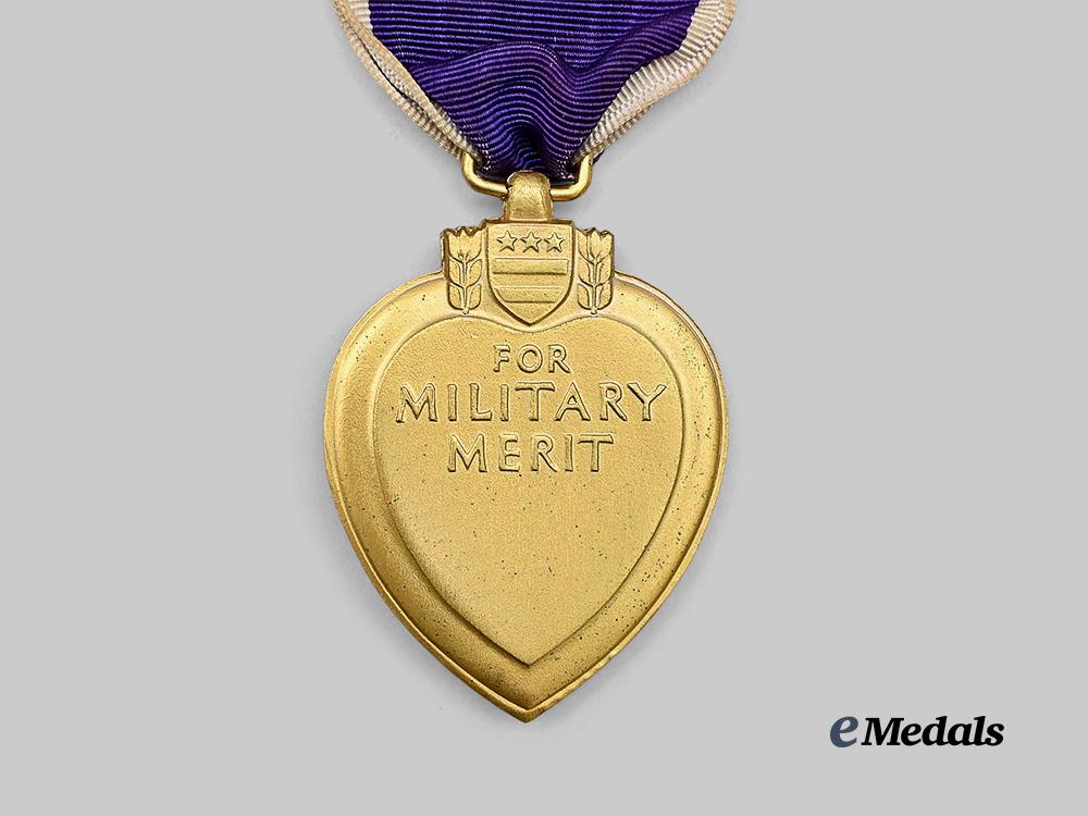 united_states._a_numbered_purple_heart_in_case_e_medals__w8517_9