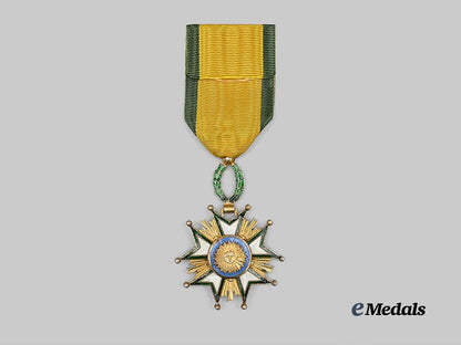 persia._an_order_of_the_crown,_i_v_class_e_medals__w8518_4