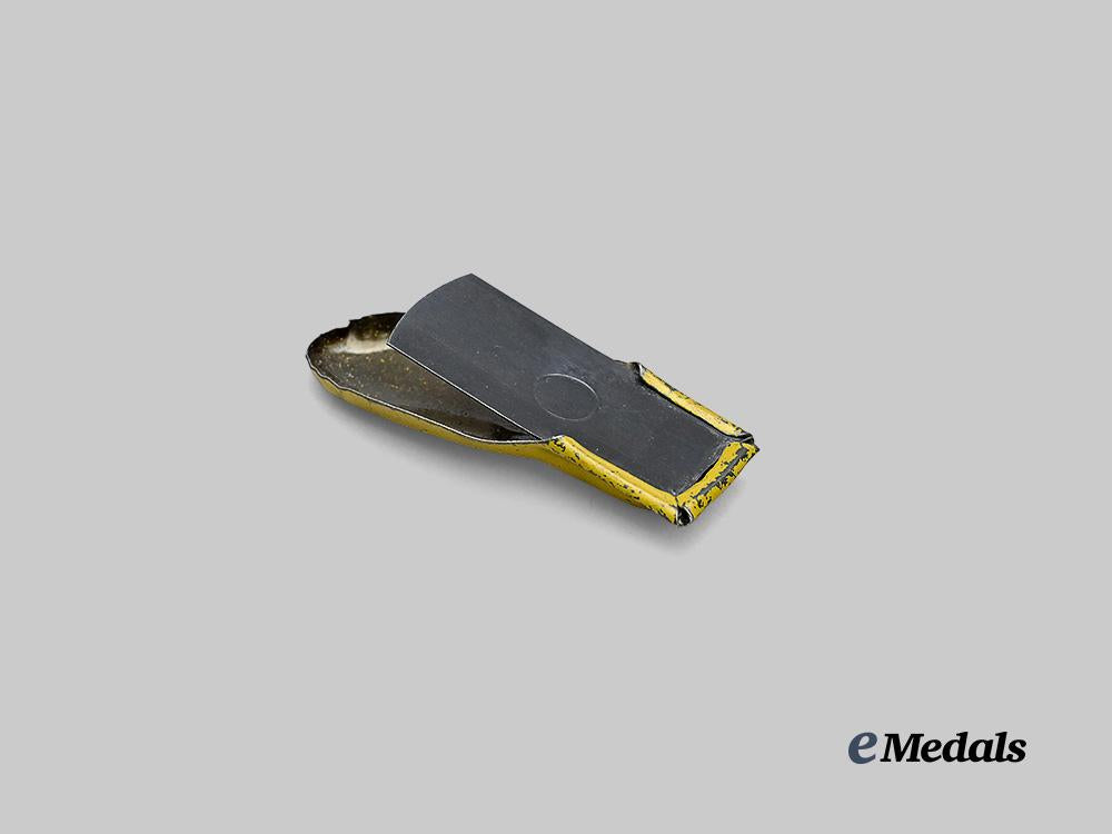 united_states._a_second_war101st_airborne_clicker,_d-_day_invasion_signalling_tool_e_medals__w8532_4