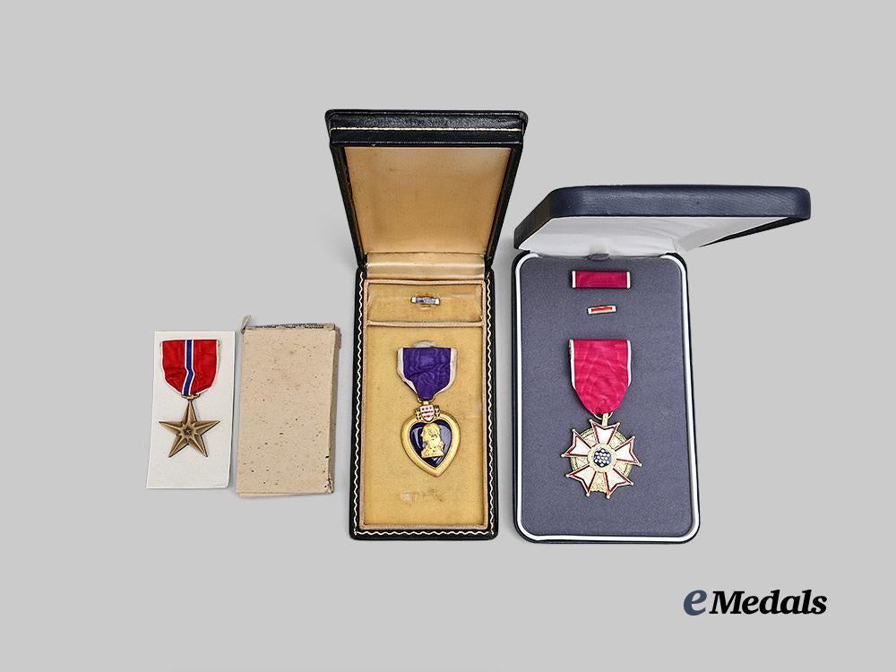 united_states._a_lot_of_three_awards&_decorations_e_medals__w8536_3