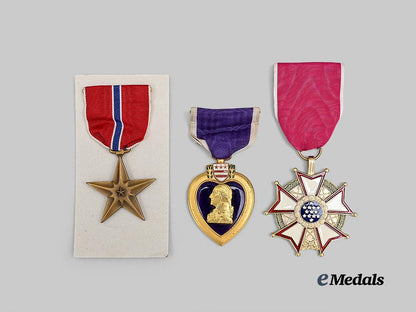 united_states._a_lot_of_three_awards&_decorations_e_medals__w8536_5
