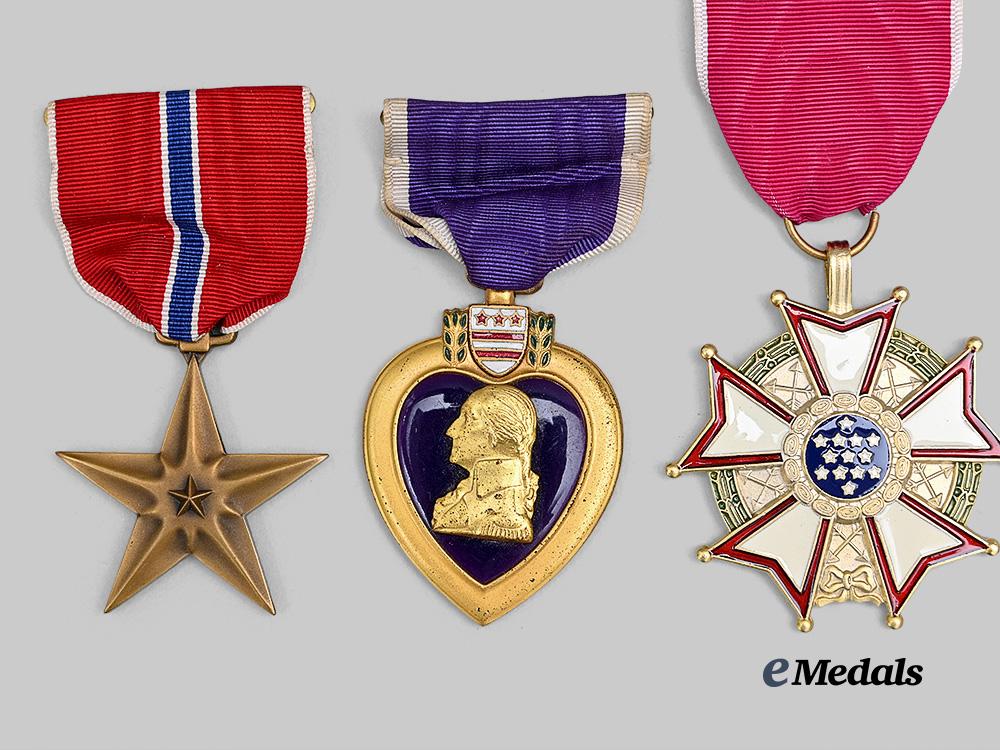 united_states._a_lot_of_three_awards&_decorations_e_medals__w8536_7