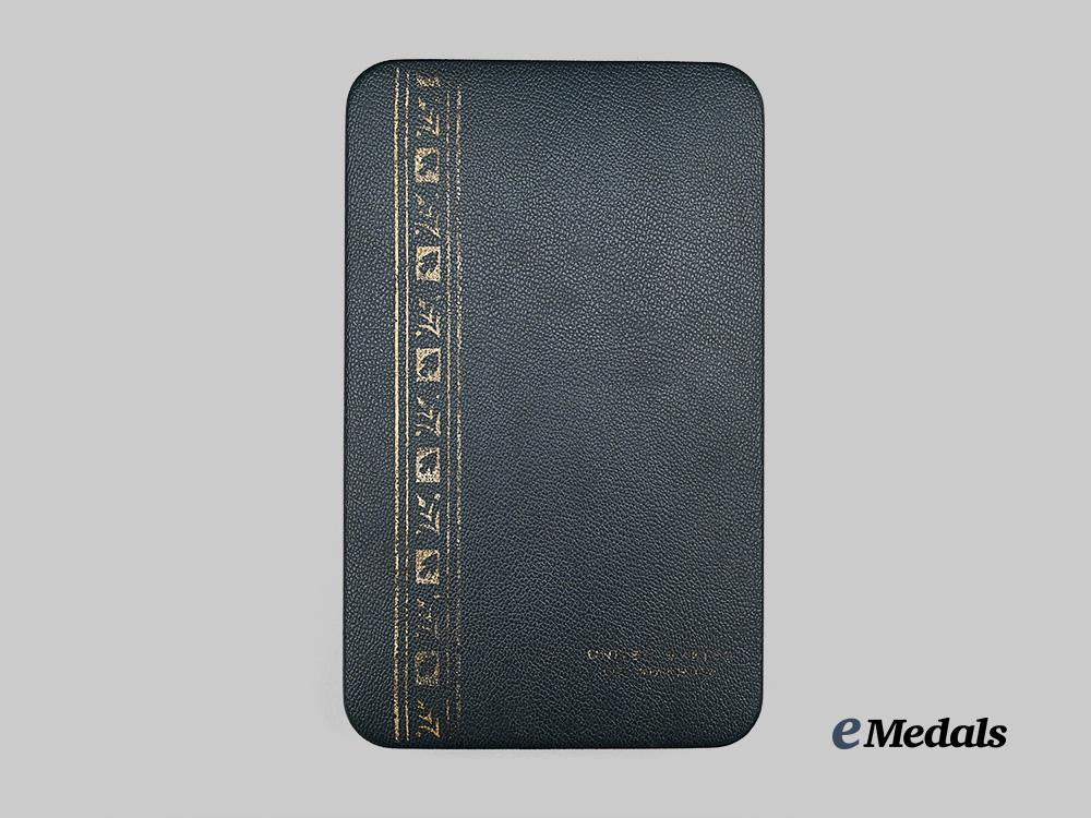 united_states._a_vietnam_era_army_medal_of_honour,_in_case_e_medals__w8547_2