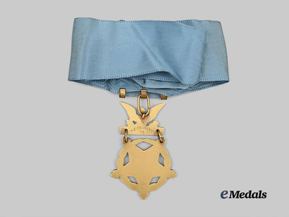 united_states._a_vietnam_era_army_medal_of_honour,_in_case_e_medals__w8547_7