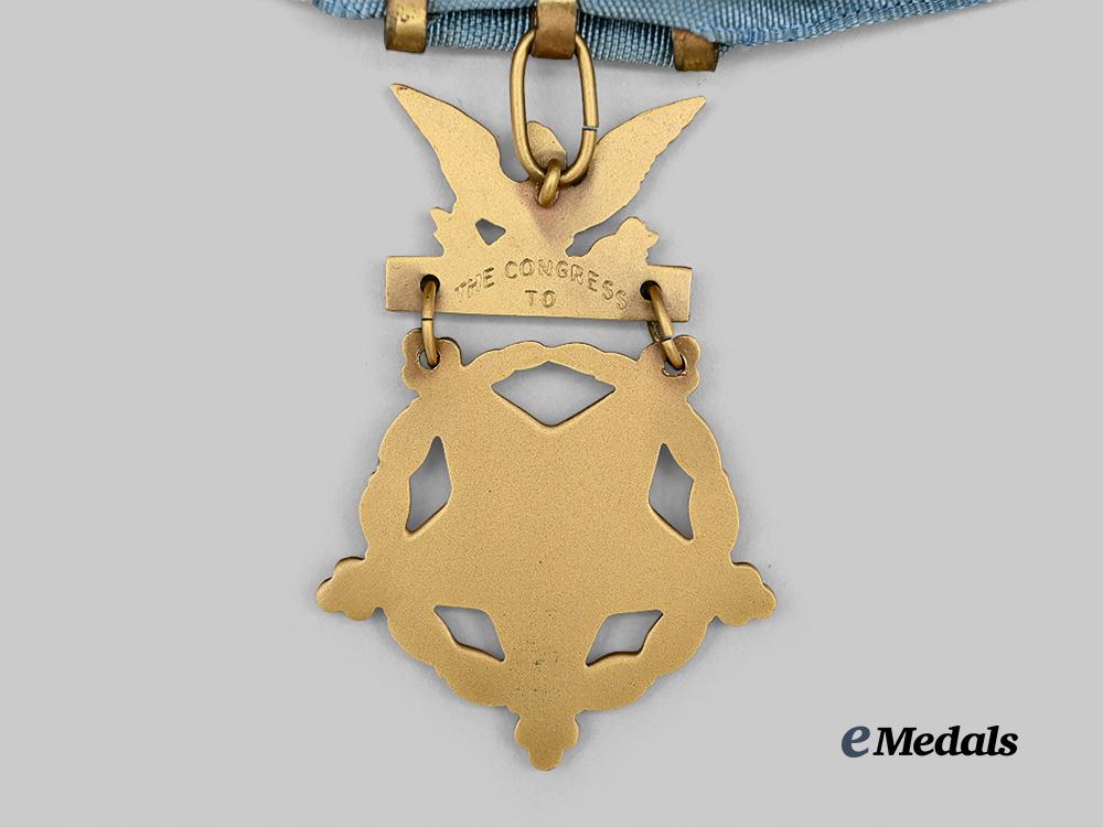 united_states._a_vietnam_era_army_medal_of_honour,_in_case_e_medals__w8547_8