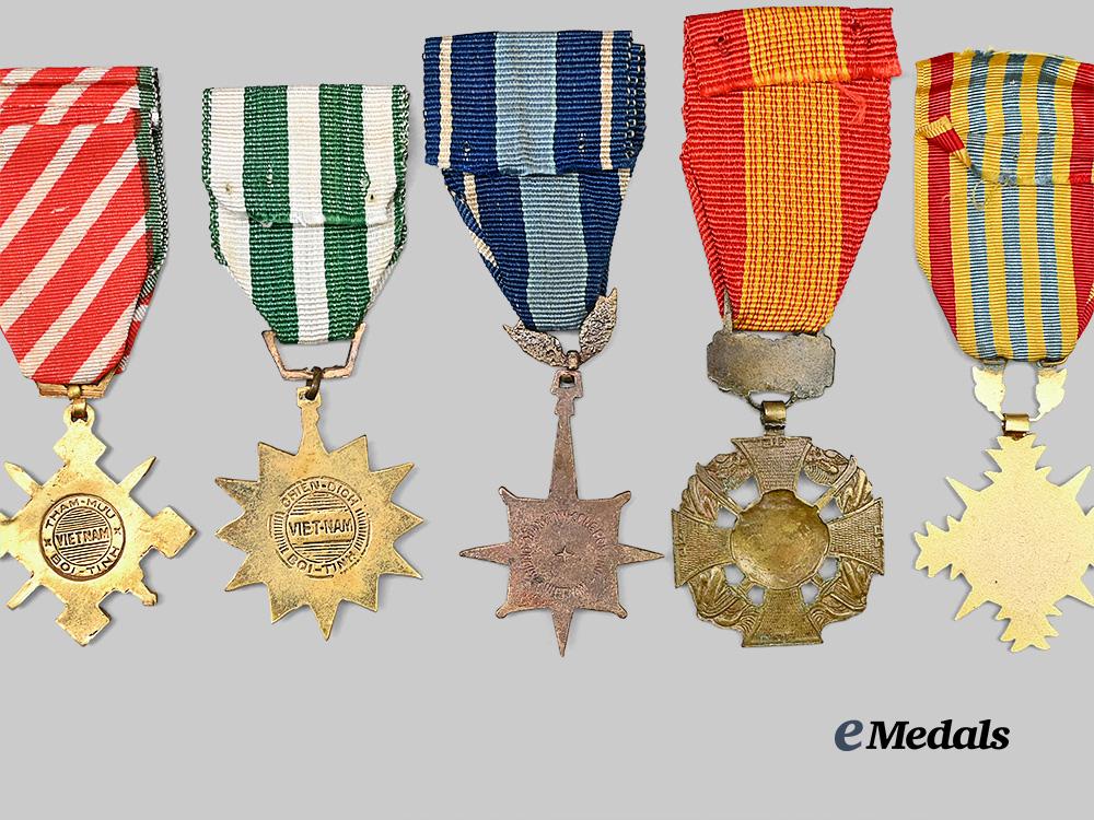 vietnam,_republic._a_mix_of_american_and_vietnam_medals_e_medals__w8553_5