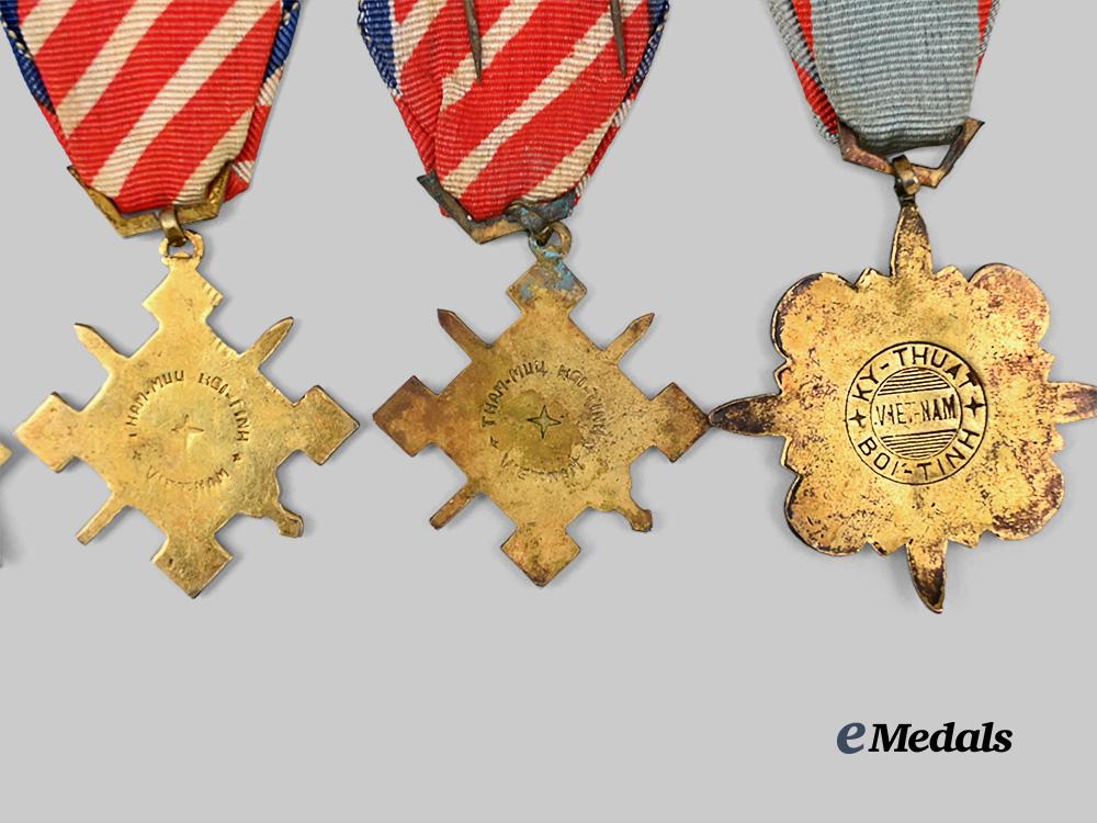 vietnam,_republic._a_mix_of_american_and_vietnam_medals_e_medals__w8553_6