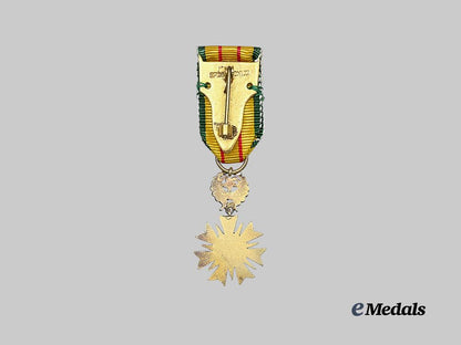 brunei,_sultanate._a_most_blessed_order_of_loyalty,_i_i_i_class_by_spink_e_medals__w8561_12
