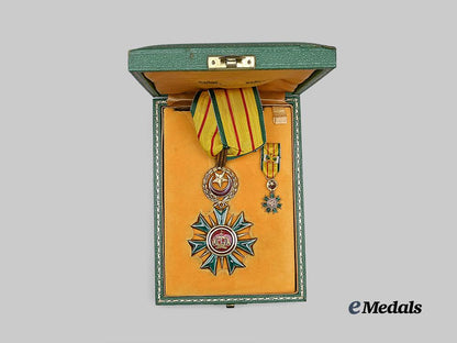 brunei,_sultanate._a_most_blessed_order_of_loyalty,_i_i_i_class_by_spink_e_medals__w8561_3