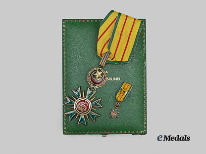 brunei,_sultanate._a_most_blessed_order_of_loyalty,_i_i_i_class_by_spink_e_medals__w8561_5