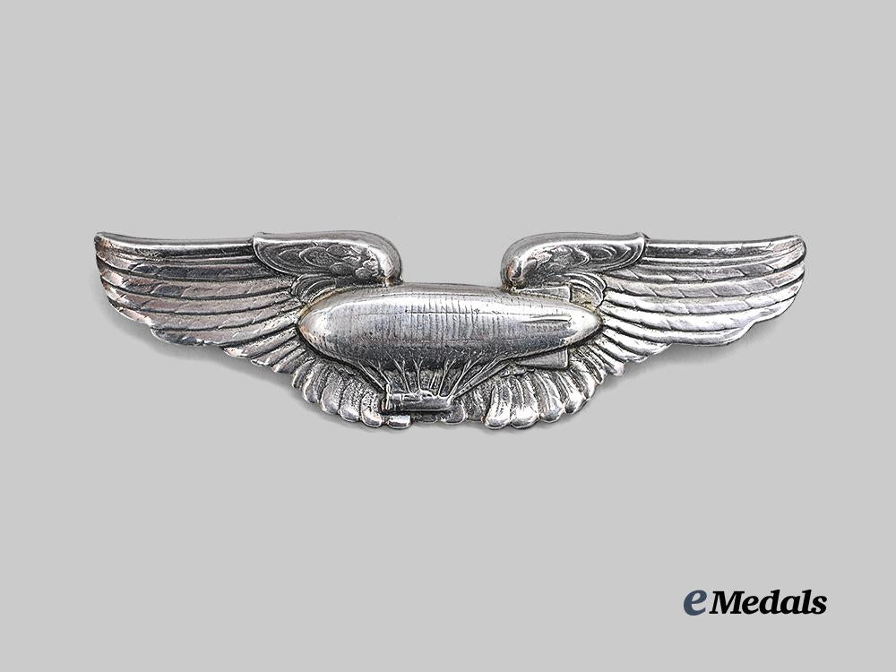 united_states._an_army_air_force_airship_pilot_badge,_by_meyer,_c.1935_e_medals__w8572_2