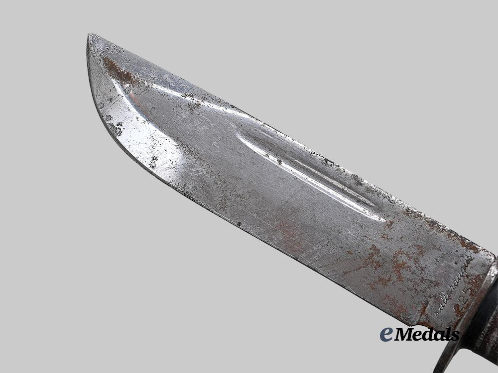 united_states._a_cattaraugus225_q_commando_fighting_knife_e_medals__w8578_9