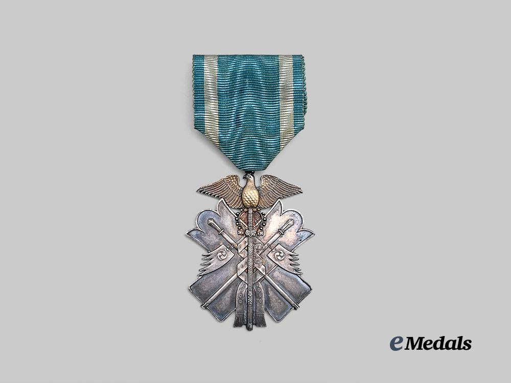 japan,_empire._a_cased_order_of_the_golden_kite,_v_i_i._class_breast_badge_with_boutonniere_e_medals__w8579_5