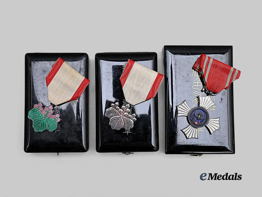 japan,_empire._a_lot_of_three_orders&_decorations_e_medals__w8581_4