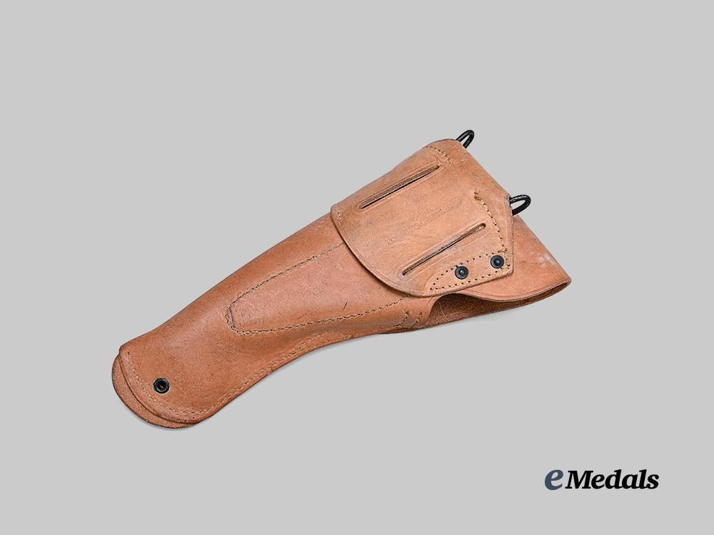 united_states._an_m1916.45_boyt1944_dated_leather_holster,_by_milwaukee_saddlery_c_o_e_medals__w8582_3