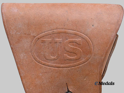 united_states._an_m1916.45_boyt1944_dated_leather_holster,_by_milwaukee_saddlery_c_o_e_medals__w8582_5