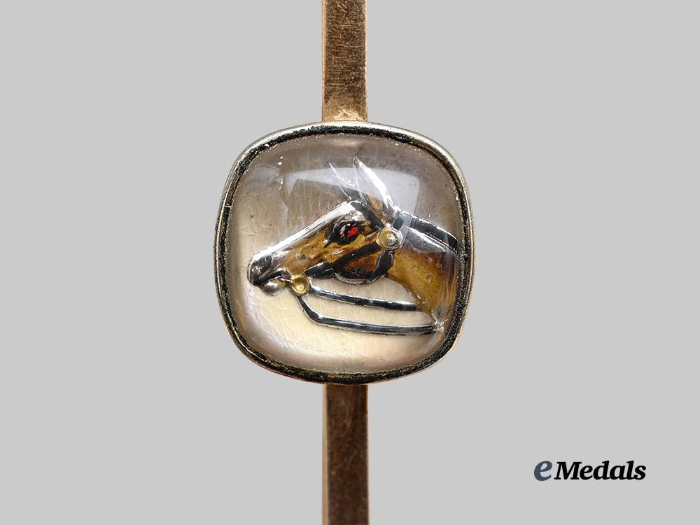 united_states._a_horse_brooch_in_gold,_with_swastika_hallmark,_c.1930_e_medals__w8585_3