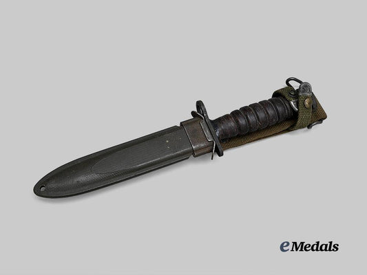united_states._a_u_s_m4_bayonet_with_m8_scabbard,_by_b._m._co,1944_e_medals__w8594_2
