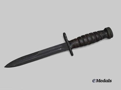 united_states._a_u_s_m4_bayonet_with_m8_scabbard,_by_b._m._co,1944_e_medals__w8594_4