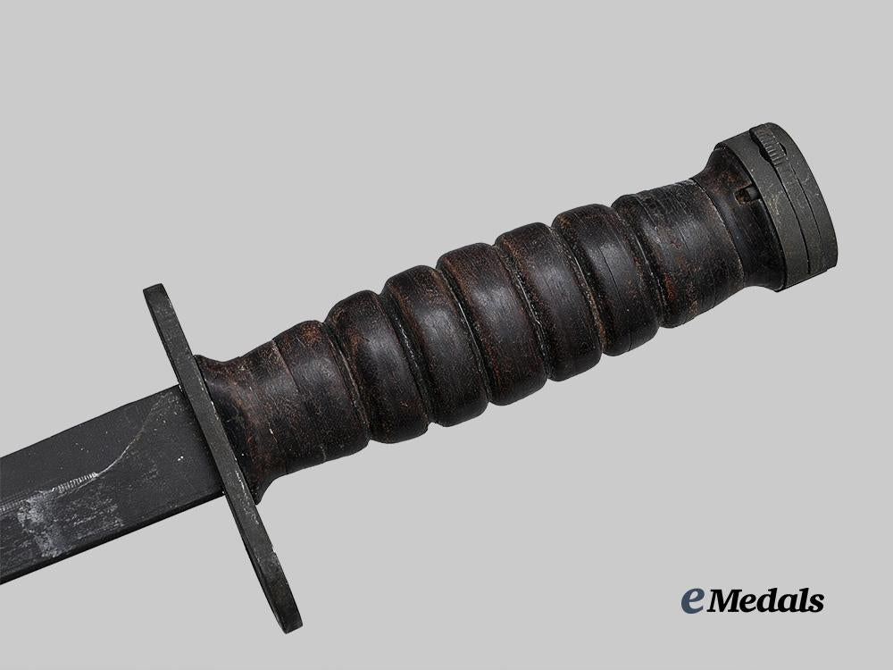 united_states._a_u_s_m4_bayonet_with_m8_scabbard,_by_b._m._co,1944_e_medals__w8594_6