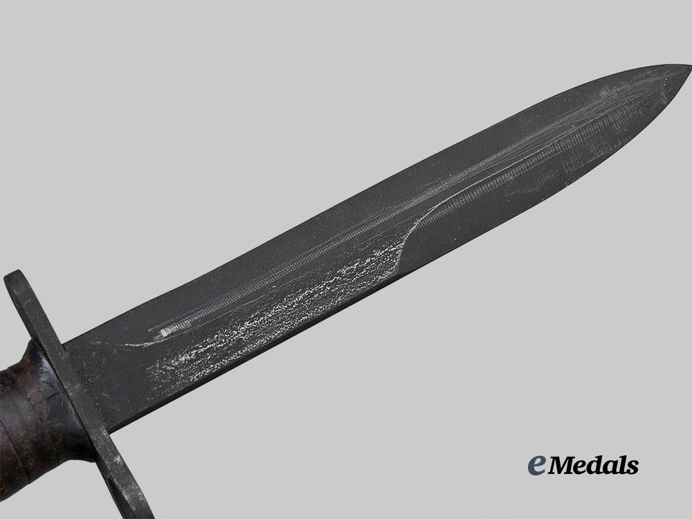 united_states._a_u_s_m4_bayonet_with_m8_scabbard,_by_b._m._co,1944_e_medals__w8594_8