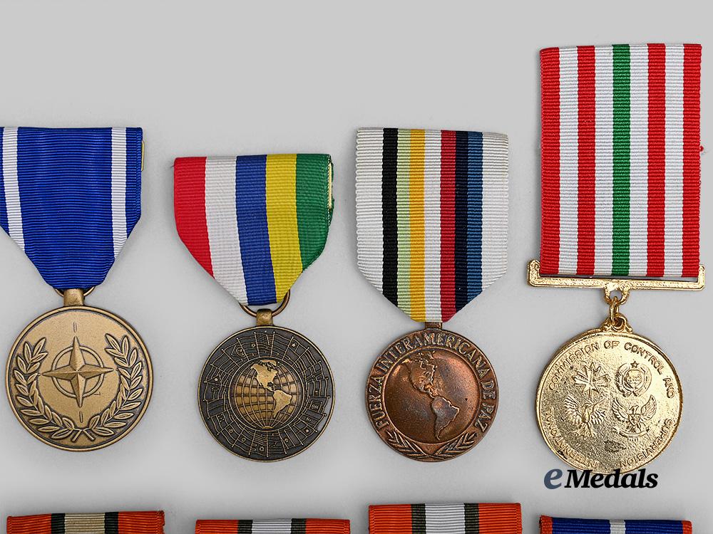 international._a_lot_of_eight_medals&_awards_e_medals__w8601_4