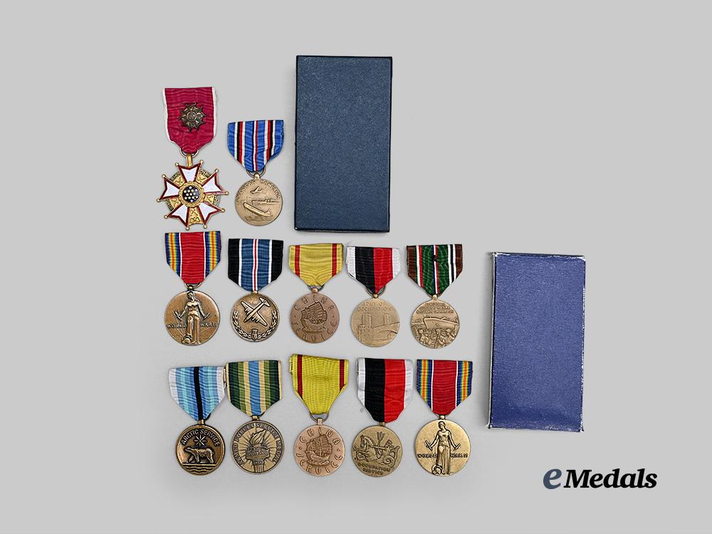 united_states._a_lot_of_thirteen_military_awards_e_medals__w8602_2