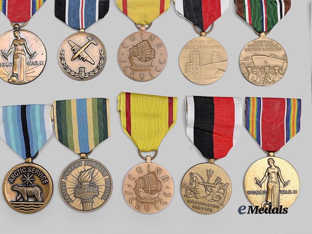 united_states._a_lot_of_thirteen_military_awards_e_medals__w8602_6
