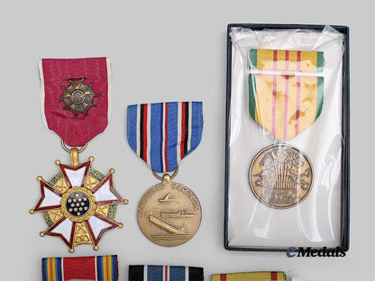 united_states._a_lot_of_thirteen_military_awards_e_medals__w8602_7
