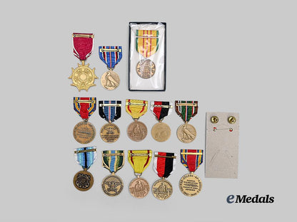 united_states._a_lot_of_thirteen_military_awards_e_medals__w8602_8