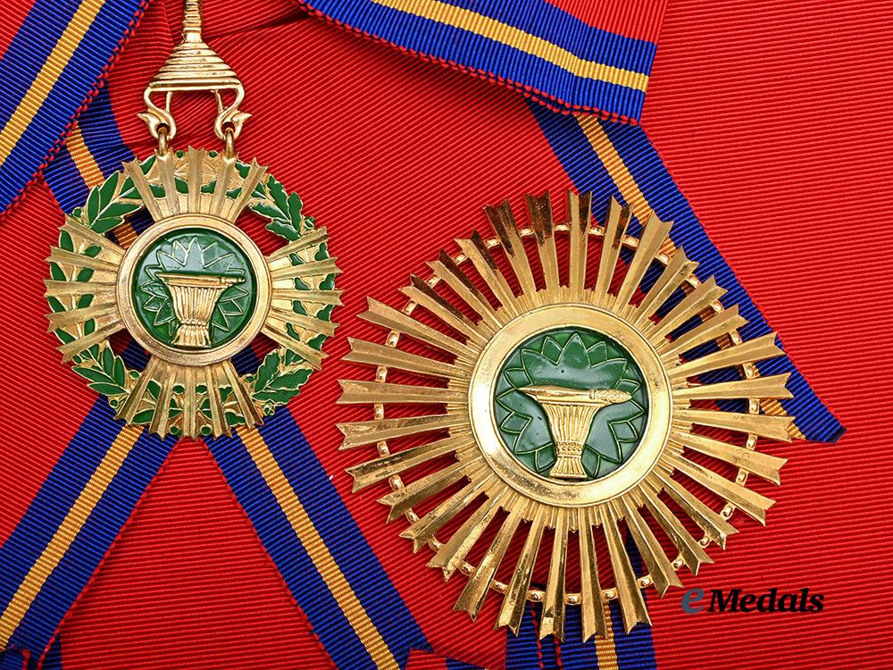 cambodia,_kingdom(post1993)._a_royal_order_of_sahametrei,_i_class_grand_cross_set,_modern_issue_e_medals__w8622_2