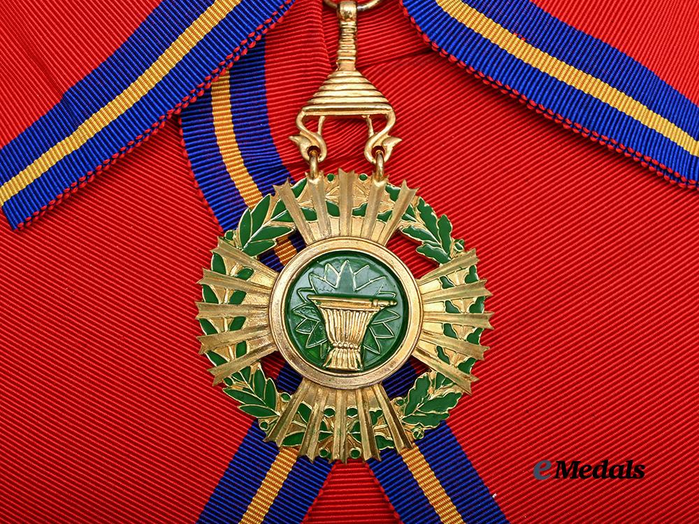 cambodia,_kingdom(post1993)._a_royal_order_of_sahametrei,_i_class_grand_cross_set,_modern_issue_e_medals__w8622_4