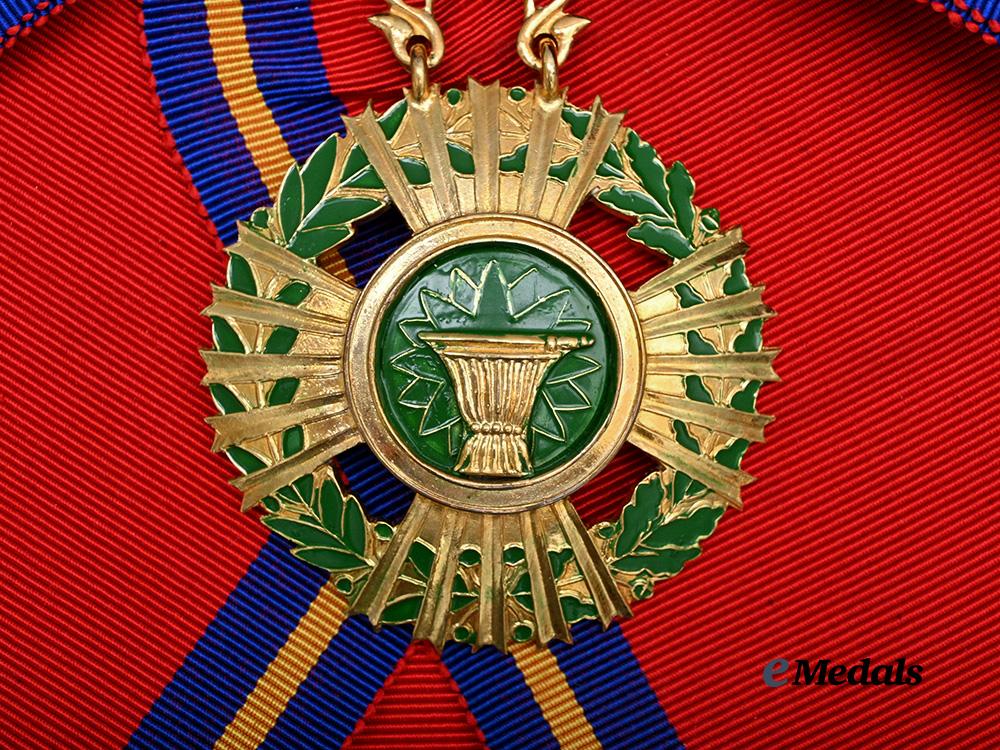 cambodia,_kingdom(post1993)._a_royal_order_of_sahametrei,_i_class_grand_cross_set,_modern_issue_e_medals__w8622_5
