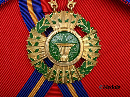 cambodia,_kingdom(post1993)._a_royal_order_of_sahametrei,_i_class_grand_cross_set,_modern_issue_e_medals__w8622_5