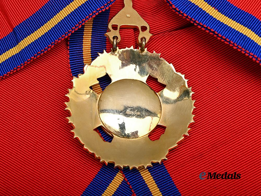 cambodia,_kingdom(post1993)._a_royal_order_of_sahametrei,_i_class_grand_cross_set,_modern_issue_e_medals__w8622_7