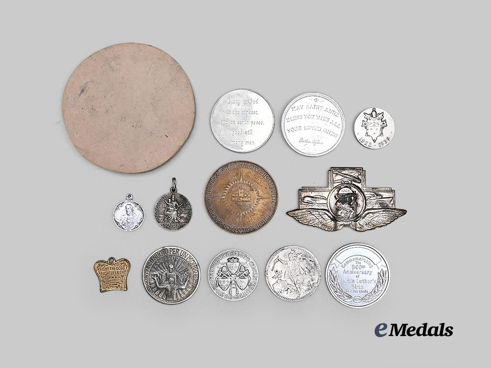 international._lot_of_thirteen_religious_commemorative_items_e_medals__w8625_3