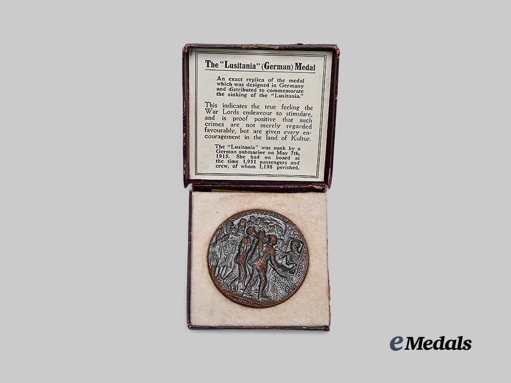 united_kingdom._a_sinking_of_the_lusitania_medallion_in_carton_e_medals__w8683_4