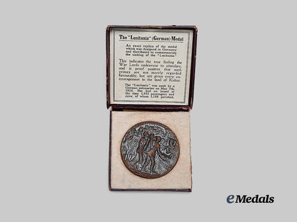 united_kingdom._a_sinking_of_the_lusitania_medallion_in_carton_e_medals__w8683_4