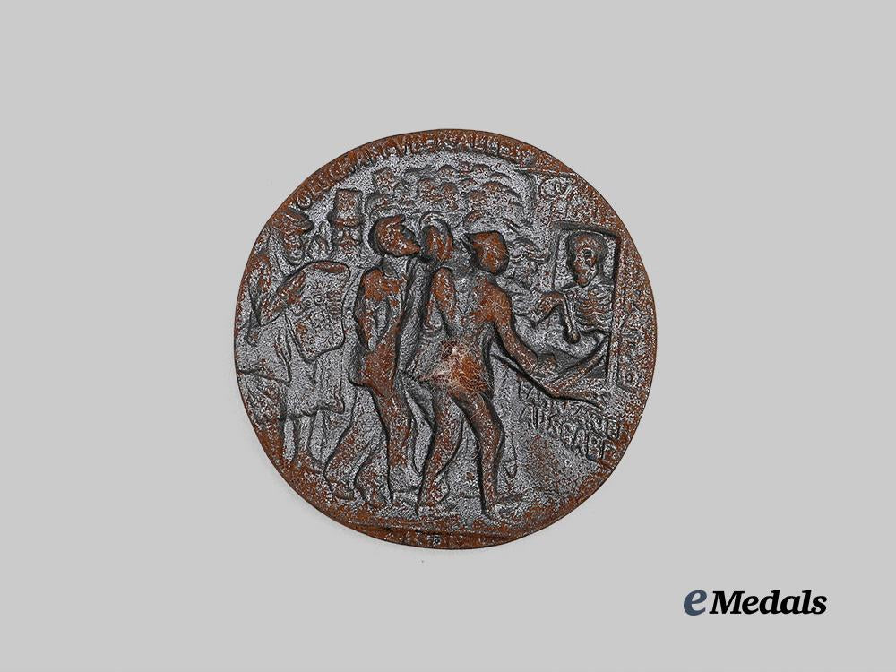 united_kingdom._a_sinking_of_the_lusitania_medallion_in_carton_e_medals__w8683_7